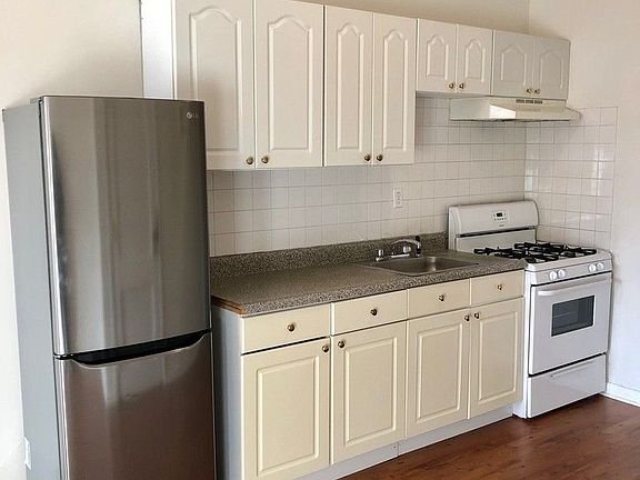 2nd image of 94 Eagle St APT 3R