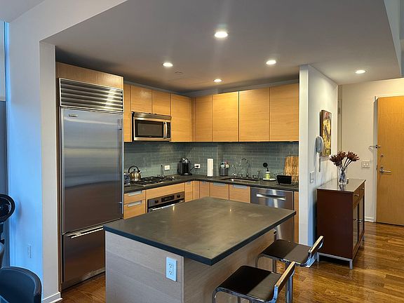 5th image of 310 W 52nd St Ph A