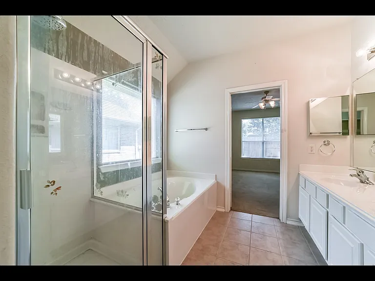 22868 Lantern Hills Dr — Photo 17