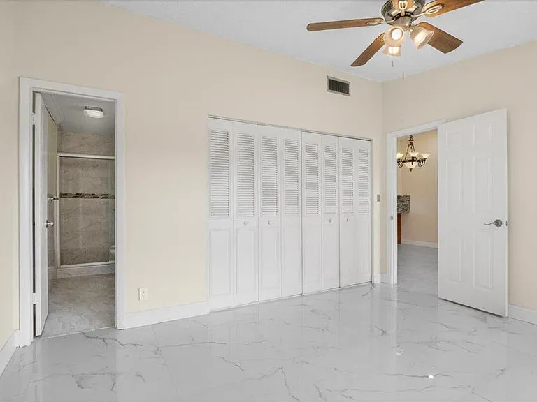 5540 Lakewood Cir S — Photo 31