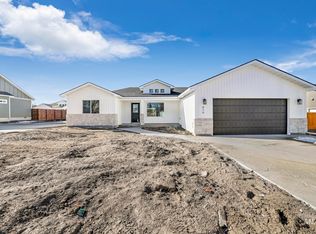 816 Adell Ave, Filer, ID 83328