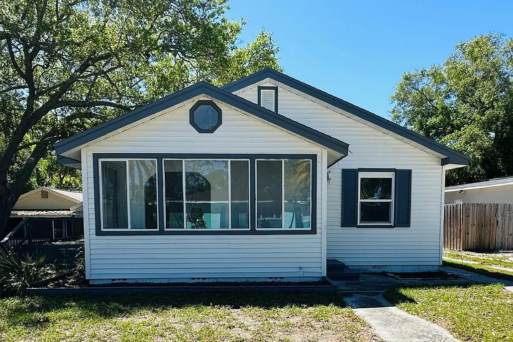3 bed, 1490 sqft, $2,300 — Photo 1