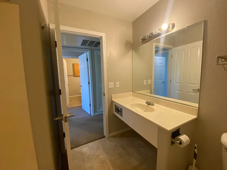 339 N Rush St — Photo 7