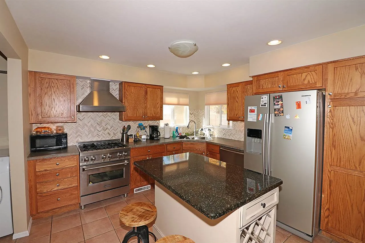 4 bed, 1404 sqft, $2,300 — Photo 2