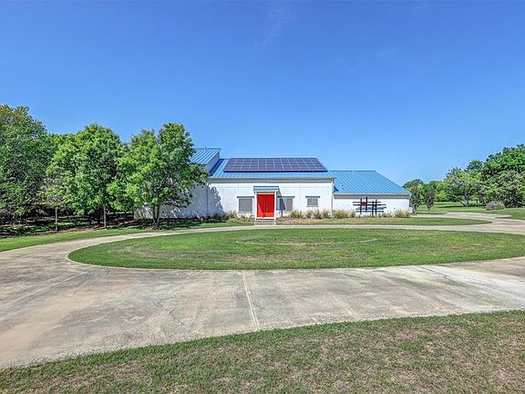 2nd image of 3923 Lake Oaks Cir