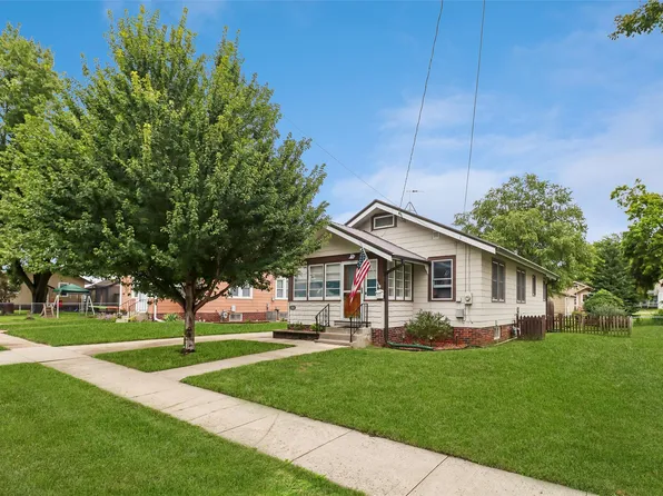 818 E 5th St N, Newton, IA 50208