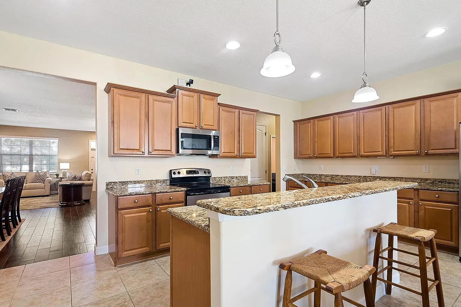 4 bed, 2413 sqft, $3,950 — Photo 4