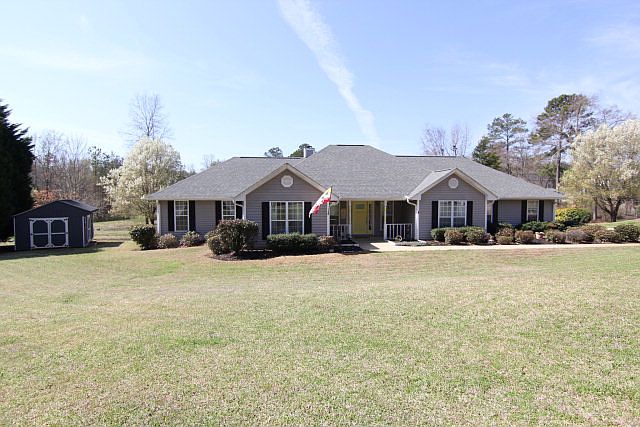 1st image of 110 Larkspur Ln