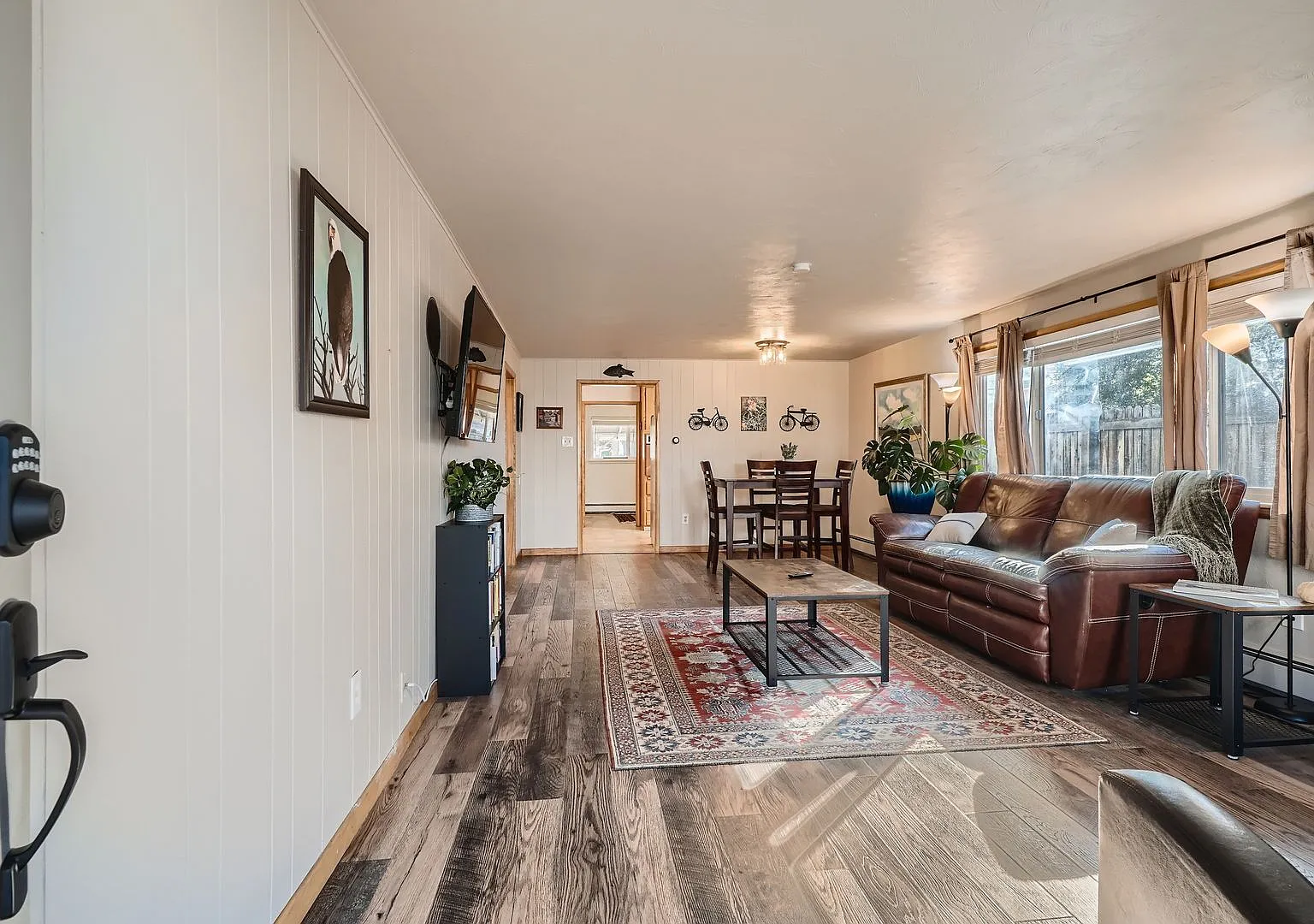 Available Now, Large Yard And Detached 2 Car Garage, Updated Floors And Bath, $0 Deposit Options! — Photo 2