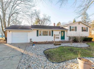 52615 Walsingham Ln, South Bend, IN 46637