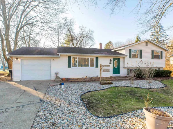 52615 Walsingham Ln, South Bend, IN 46637