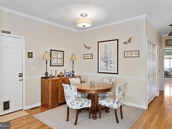 5th image of 294 Ridgewood Ave