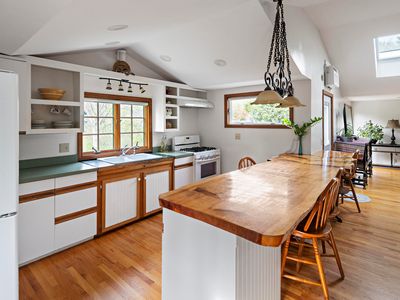496 Lamberts Cove Rd, West Tisbury, MA, 02575