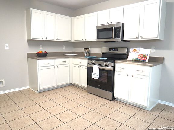 4th image of 241 N WILLOW WAY
