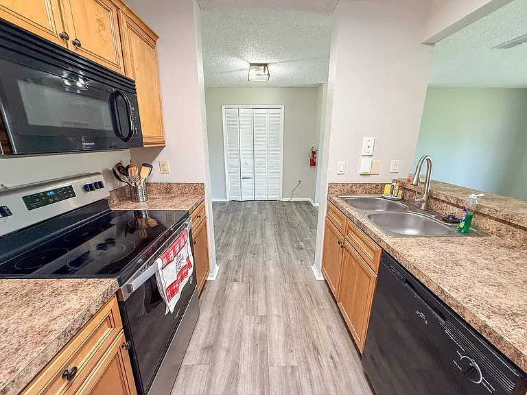 3705 SW 27th St #524 — Photo 9