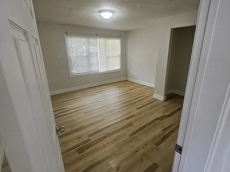921 N 2nd Ave — Photo 8