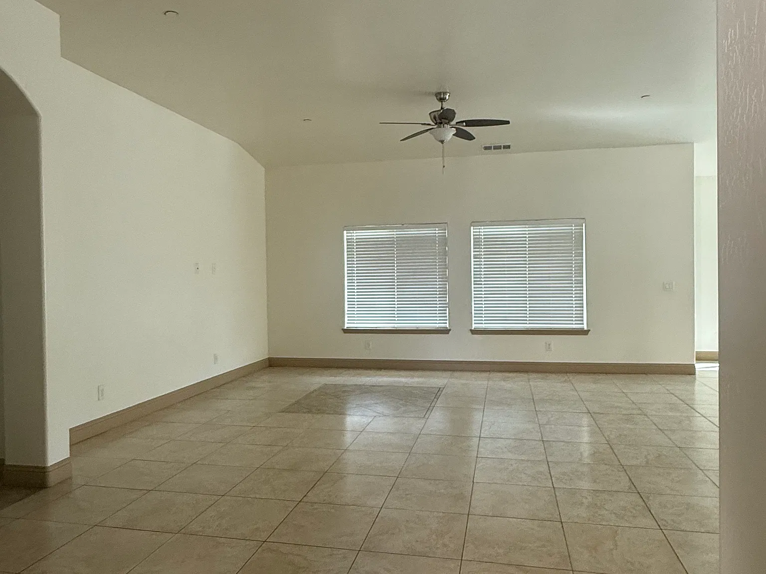4 bed, 2012 sqft, $2,400 — Photo 3