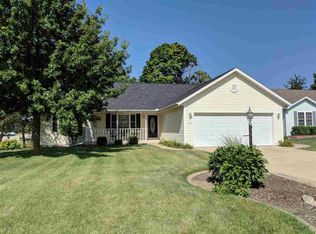136 Lexington Dr, East Peoria, IL 61611