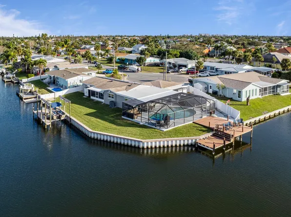 489 Penguin Dr, Satellite Beach, FL 32937