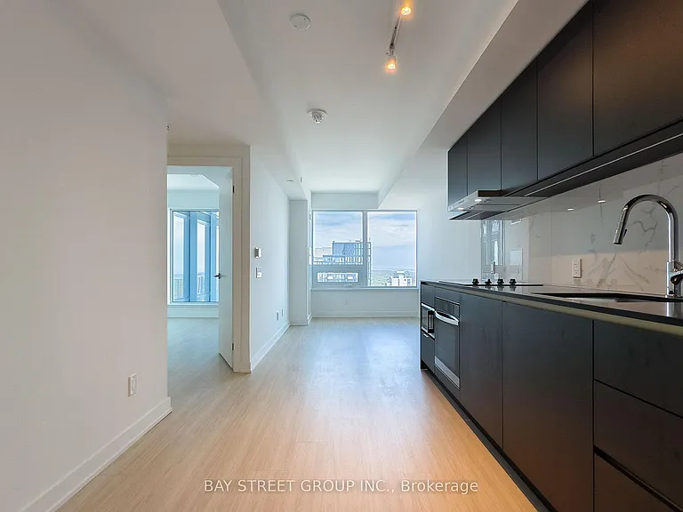 8 Wellesley St E #3910 — Photo 10