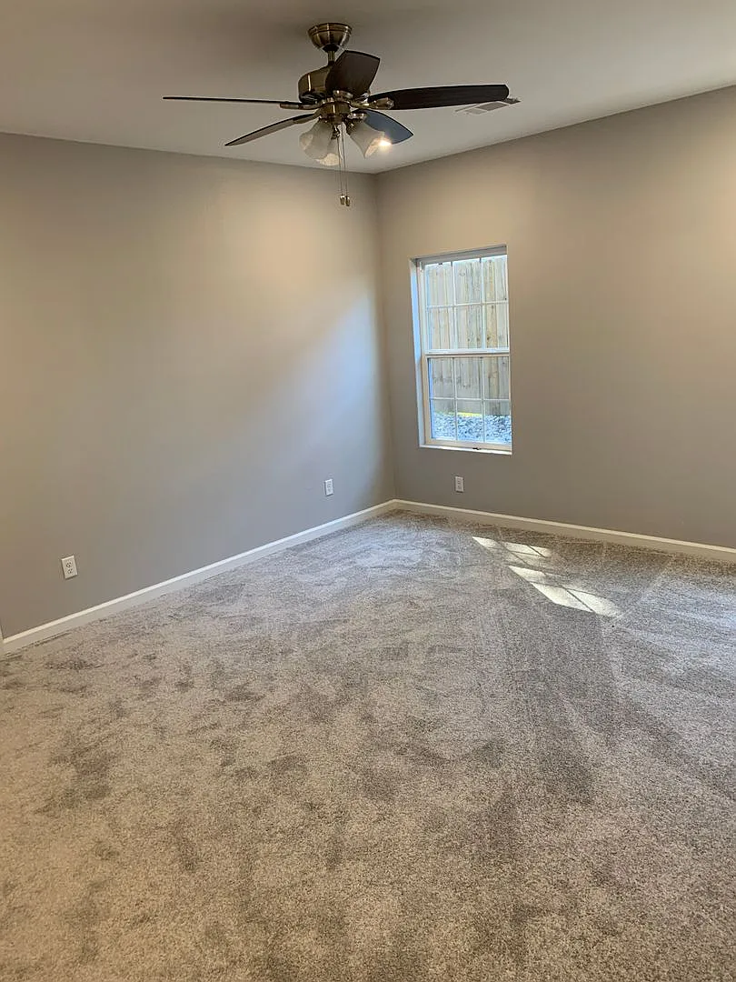 2925 Gillis Dr — Photo 3