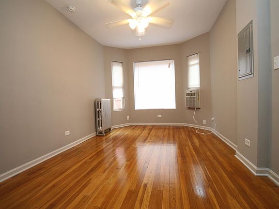 3rd image of 1350 W Argyle St APT 2S