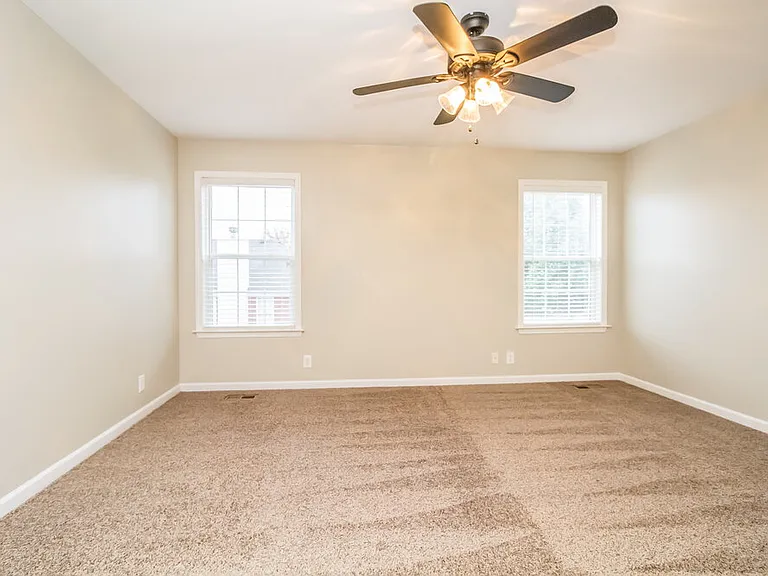 2910 Iona Dr — Photo 10
