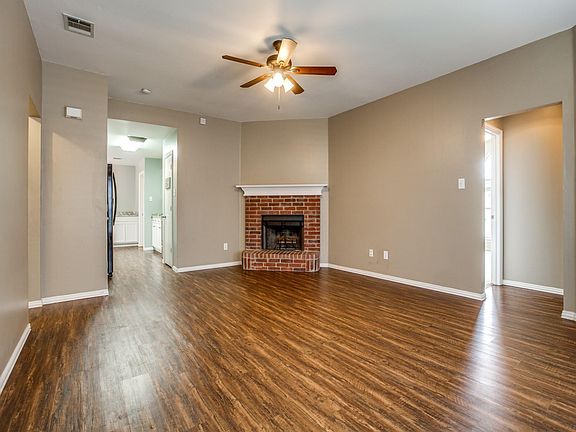 5th image of 129 Lipan St