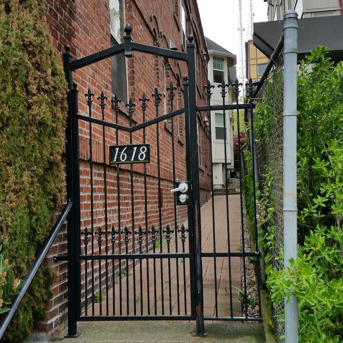 2 bed, 850 sqft, $2,600 — Photo 2