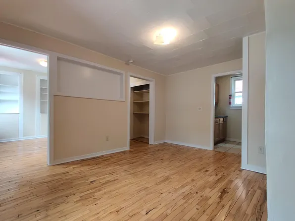 111 College St APT 3C, Burlington, VT 05401