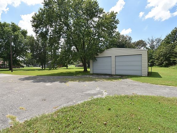 3rd image of 216 Skylark Dr