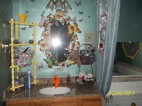 4th image of 3292 Birchview Dr