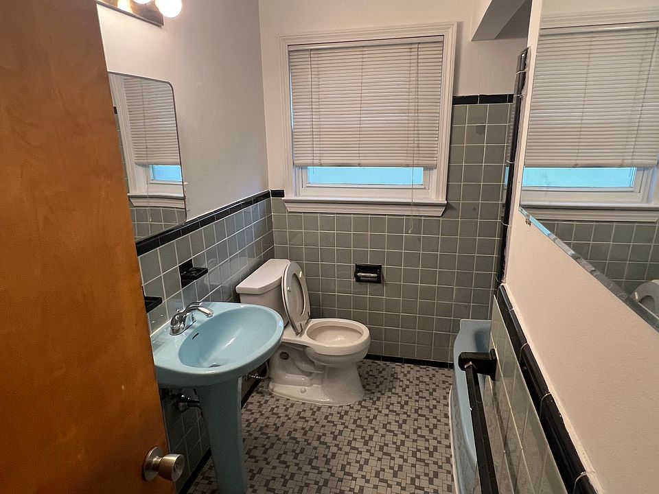 15600 Denby St, photo 5