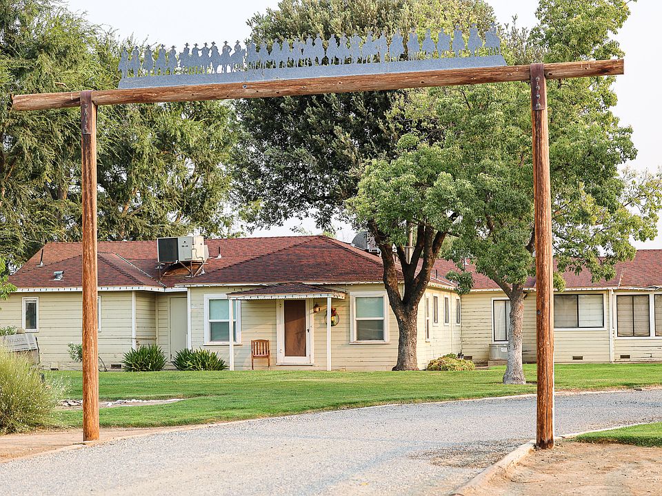 LAREINE 会報 754 Canary Ln, Corona, CA 92879 | Redfin