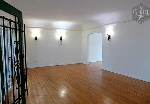 4th image of 539 3/4 N Sycamore Ave