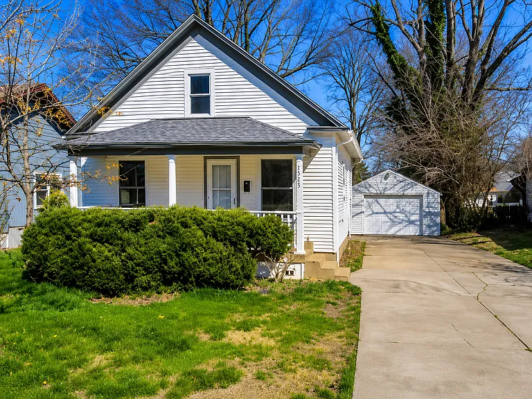1525 E Cairo St — Photo 1