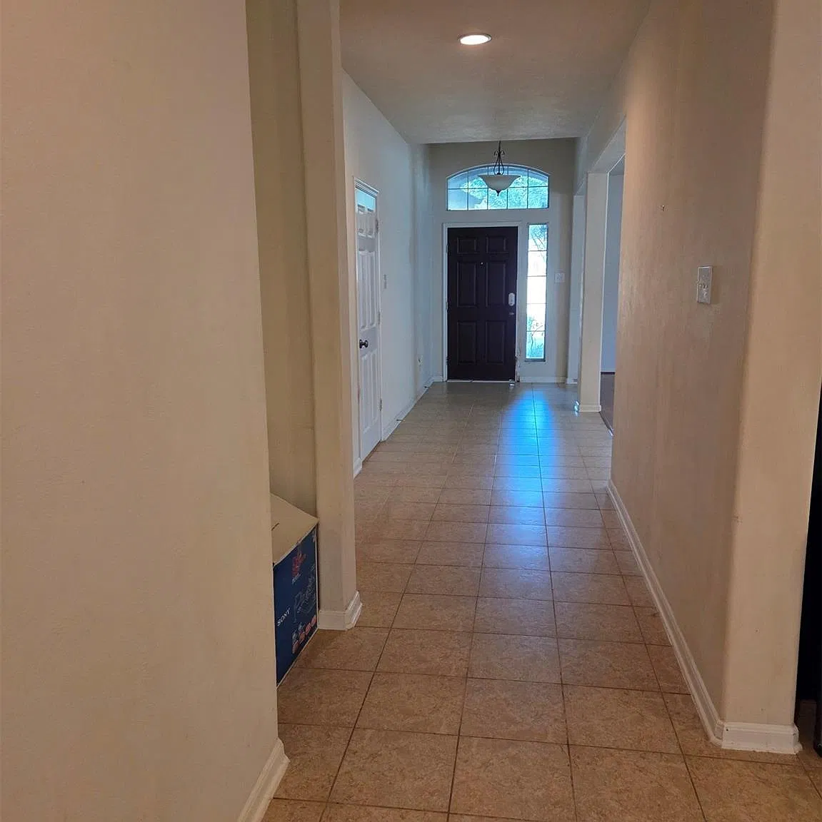3 bed, 2.0 bath, 2231 sqft, $2,300 — Photo 3