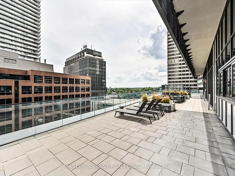 8 Eglinton Ave E #Penthouse 5801 — Photo 36
