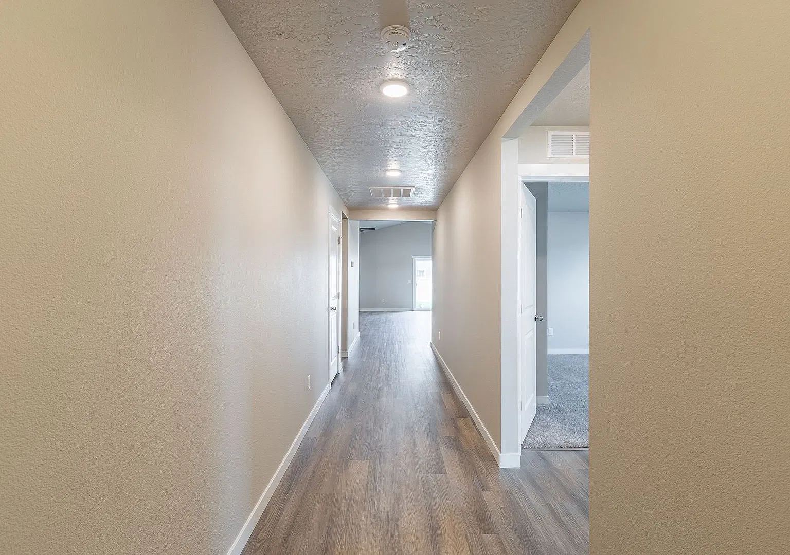 Beautiful Home — Photo 3