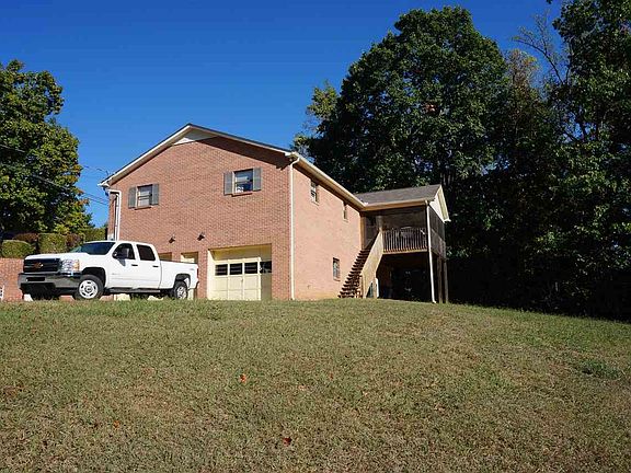 3rd image of 725 Greenbriar Rd