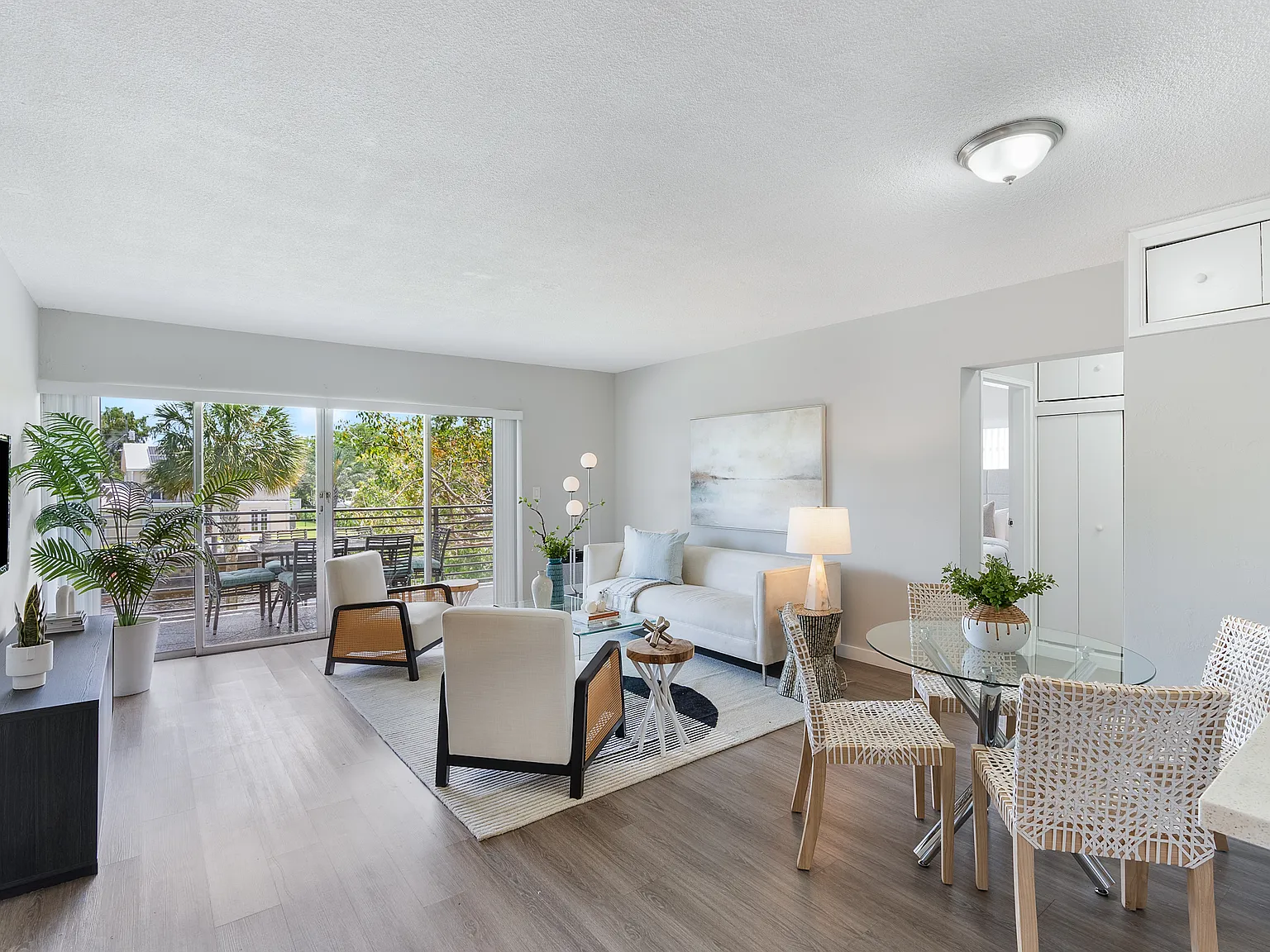 1 bed, 900 sqft, $1,900 — Photo 3