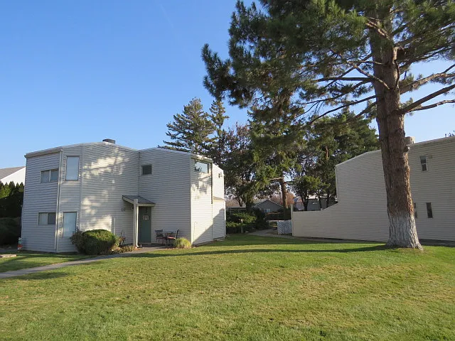 Prairie House Apartments — Photo 14