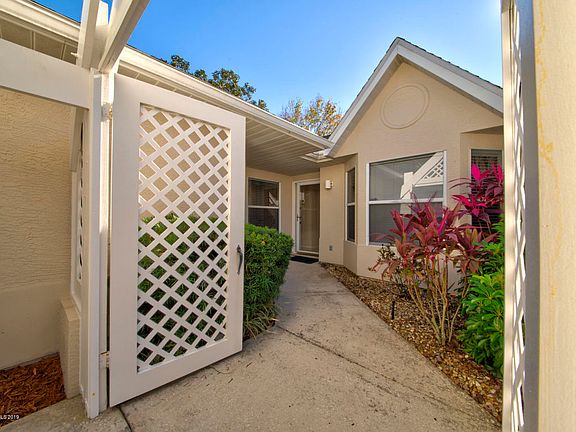 4th image of 883 Oakwood Dr