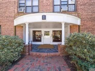 1 Town House Pl APT 1F, Great Neck, NY 11021