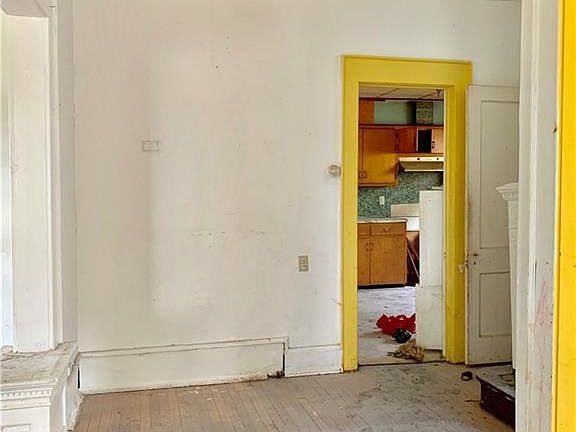 3rd image of 1303 Midland Ave
