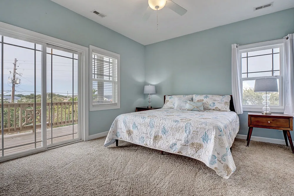 208 Dolphin St — Photo 2
