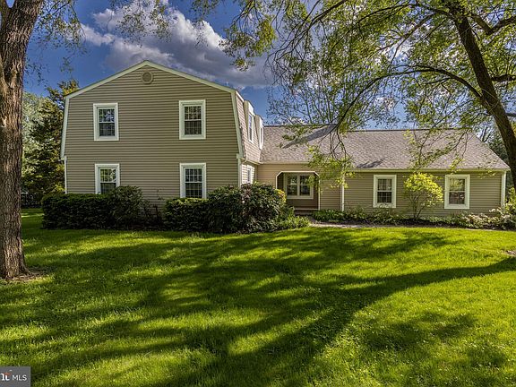 3rd image of 244 Cedarview Dr