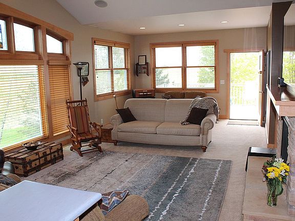 Living room to the deck