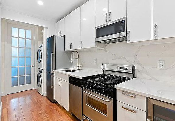 2nd image of 196 Elizabeth St #21