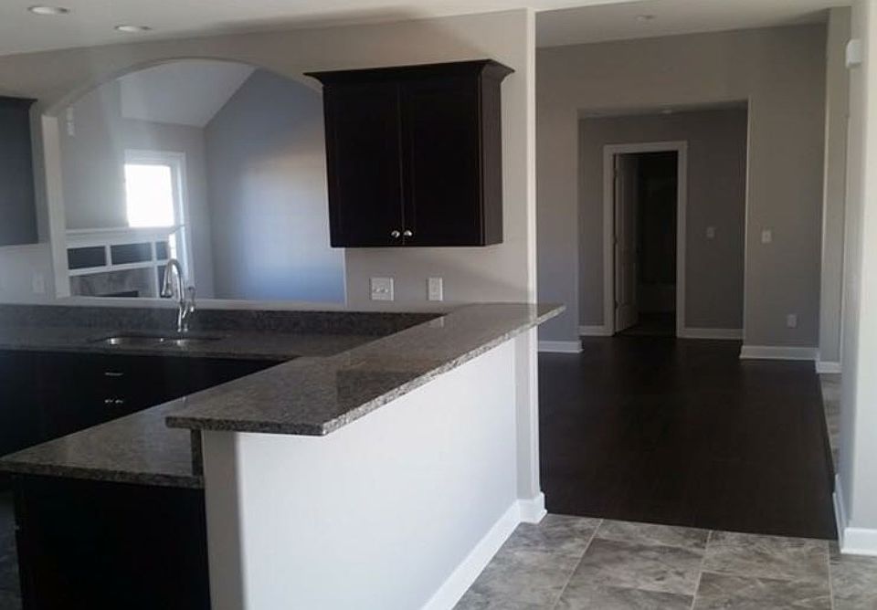 1st image of 607 W Park Ct